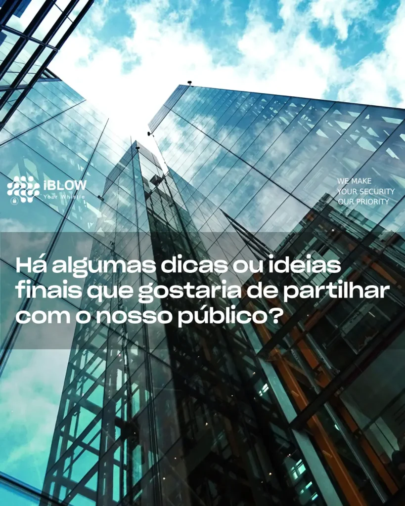 Edifício moderno de vidro refletindo o céu e as nuvens, representando a transparência nos processos a implementar pela dicas do artigo iBlow.eu "Há algumas dicas ou ideias finais que gostaria de partilhar com o nosso público?"